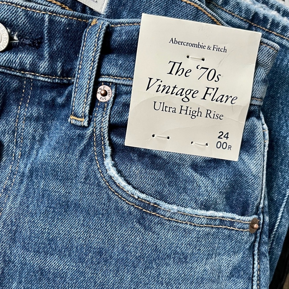 NWT❗️A&F Ultra High Rise Vintage Flare Jeans - Picture 9 of 11